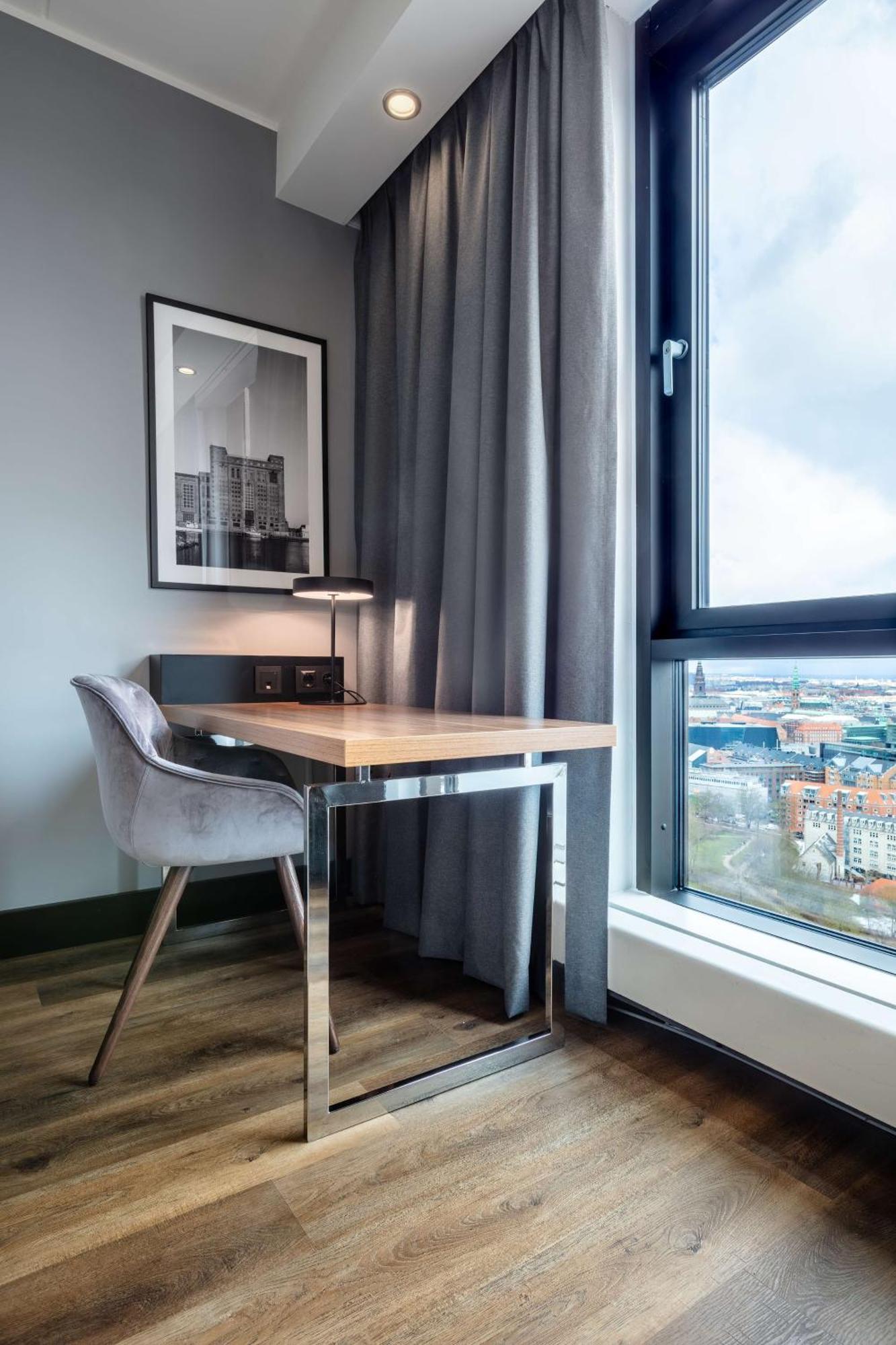 Premium Room with Skyline and Lake View,1545494803:JPEG